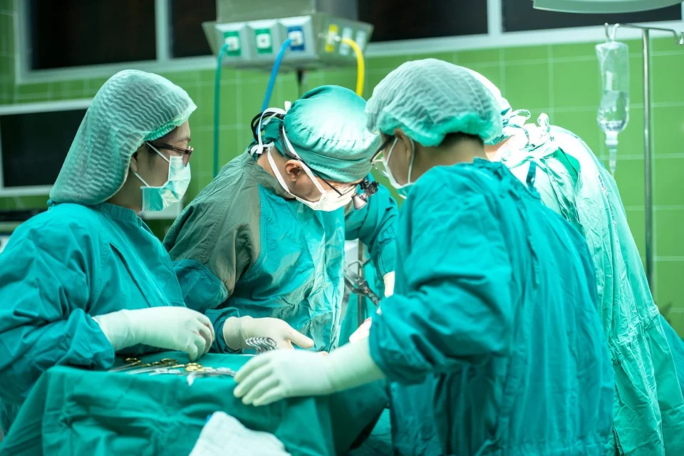 Już nie mógł oddychać, "intruz" zajmował mu pół brzucha i ważył kilka kilogramów. Lekarze nie widzieli wcześniej czegoś podobnego