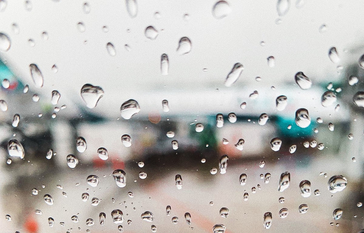 Kobieta wyłożyła okna folią bąbelkową. Kiedy dowiecie się dlaczego, wiele osób pójdzie w jej ślady