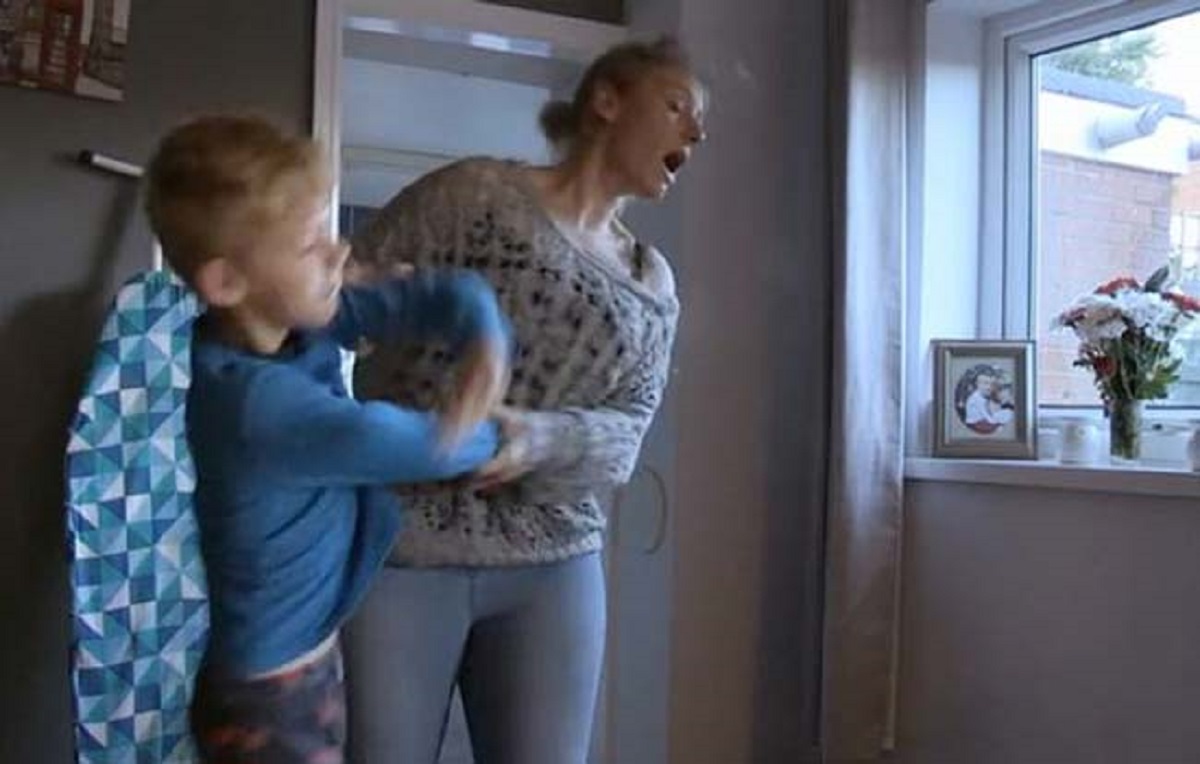 Matka przeżywa horror na żywo. Jej 9-letni syn to "bestia"