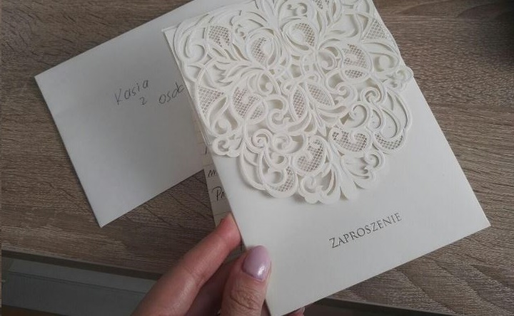 Dostała zaproszenie na ślub, do którego był dołączony liścik. Jego treść wprawiła ją w całkowite osłupienie