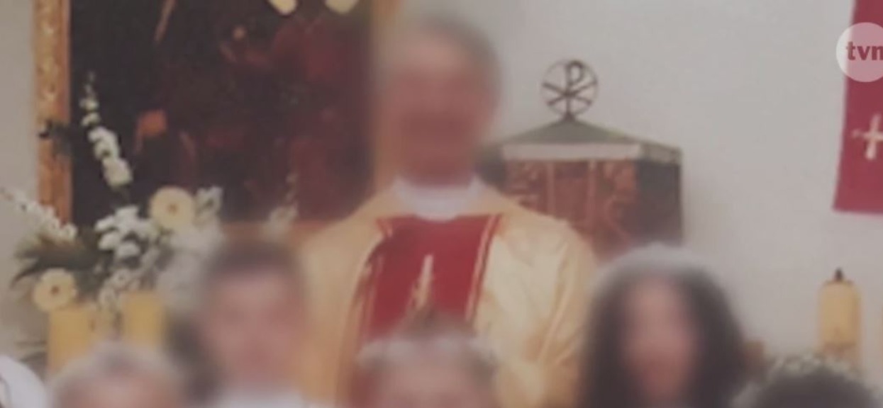 Parafianie bronią księdza zatrzymanego za pedofilię. Skrzywdzone dzieci i ich rodzice są napiętnowani i poniżani