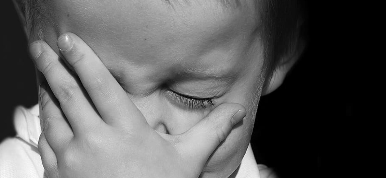 Rodzice myśleli, że chłopiec się drapie, bo ma uczulenie. Diagnoza okazała się o wiele gorsza, dziecko walczyło o życie