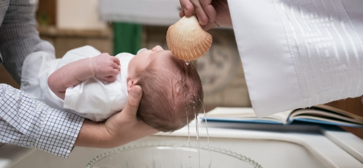 Ksiądz odmówił dziecku chrztu przez "nieświęte" znamię. Za odpowiednią kwotę był gotowy ustąpić
