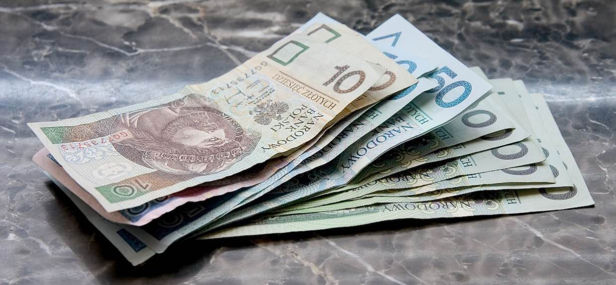 Właśnie poinformowano, kiedy Polacy dostana 13-stą emeryturę. Większość będzie wściekła