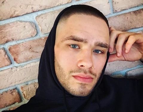 Widzowie uwielbianego programu TVN wstrzymali oddech. Adam Niedźwiedź w szpitalu, ratuje uszkodzony organ