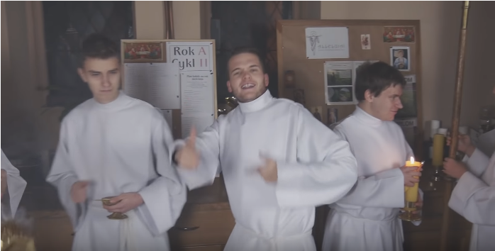 Ministranci przerobili wielki hit disco polo "Ona by tak chciała". Wideo podbija internet, nie da się go odzobaczyć