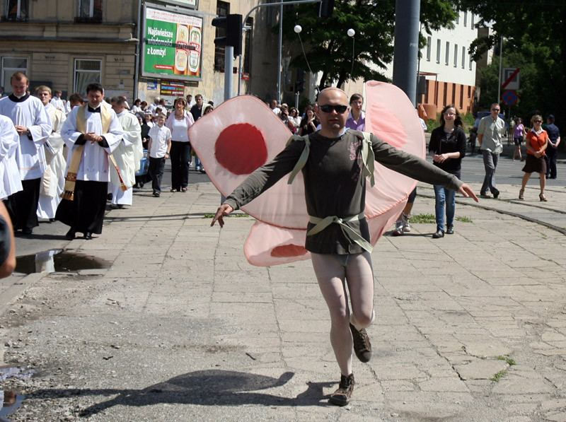 Boże Ciało. Człowiek-motyl znowu w akcji