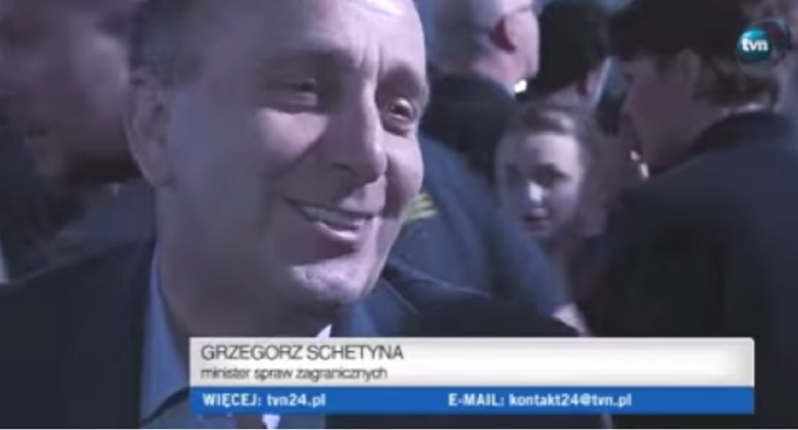Schetyna śmieje się, mówiąc o przegranej Komorowskiego (video)