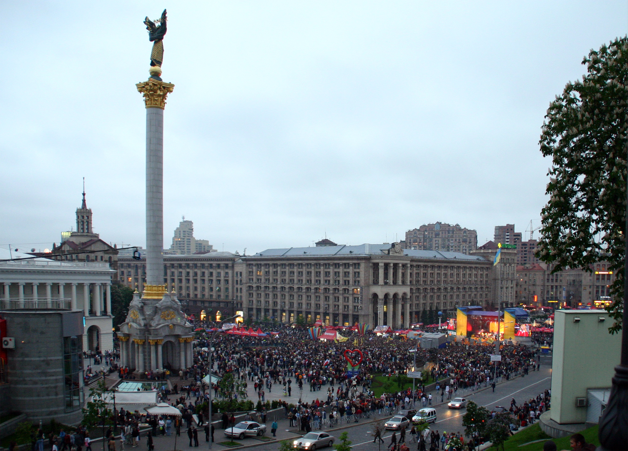 Gorąco na Ukrainie. Ludzie znowu zbierają się na Majdanie