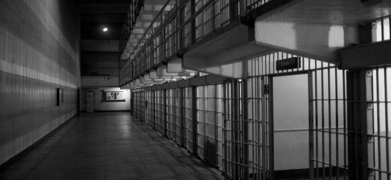 W "rajskim więzieniu" mają luksusowe rozrywki i zarabiają 2400 złotych. Takich warunków niejeden może pozazdrościć
