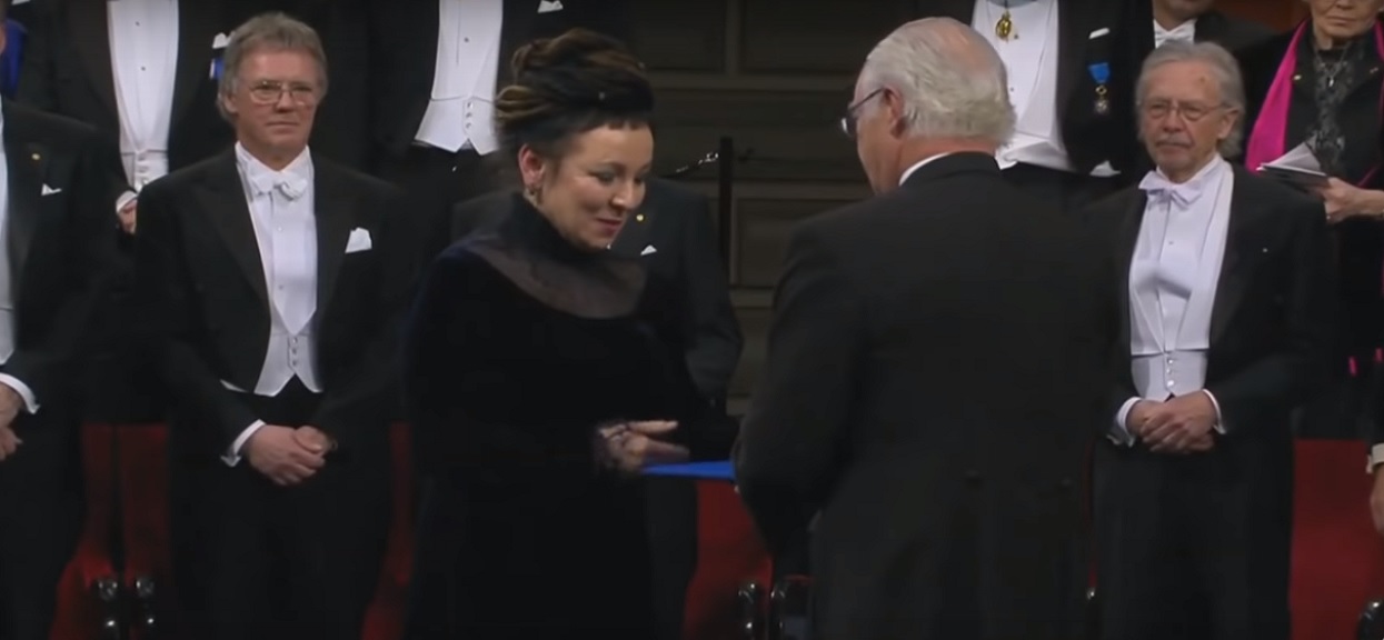 Podczas odbierania Nobla Olga Tokarczuk opowiedziała żart. Kłopotliwa sytuacja, o której się nie mówi