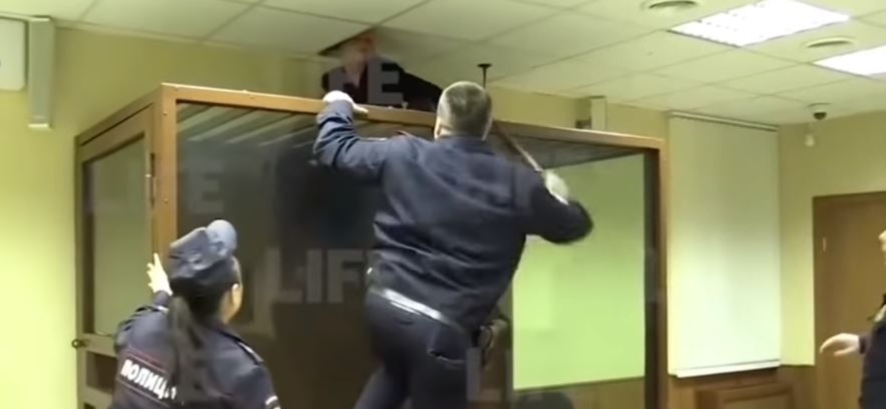 Mężczyzna uważa, że szatan kazał mu zabić. Na przesłuchaniu zaczęły dziać się niewyobrażalne rzeczy, policjanci byli bezradni