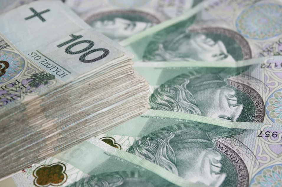 Zarobisz ogromne pieniądze! Nie wyrzucaj starych bonów, książeczek mieszkaniowych i banknotów z PRL