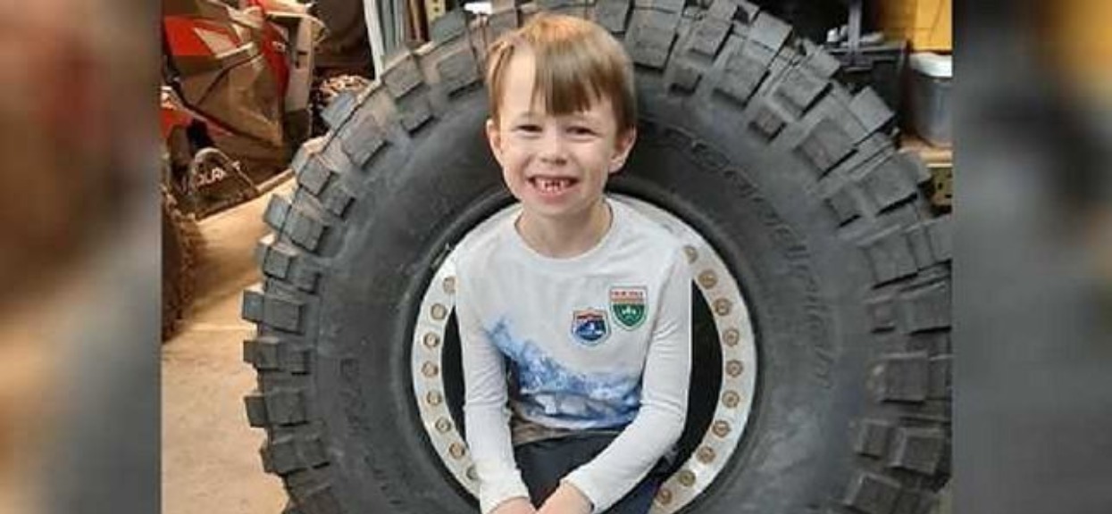 Ludzie w mieście nie godzą się z tragedią. 7-letni chłopiec pozbawiony życia w przerażający sposób