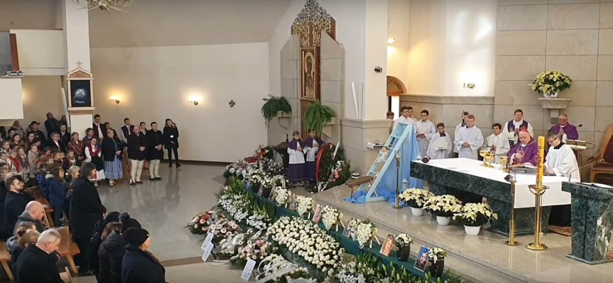 Żałobnicy do końca życia zapamiętają słowa burmistrza wypowiedziane na pogrzebie ofiar ze Szczyrku. Aż chce się płakać