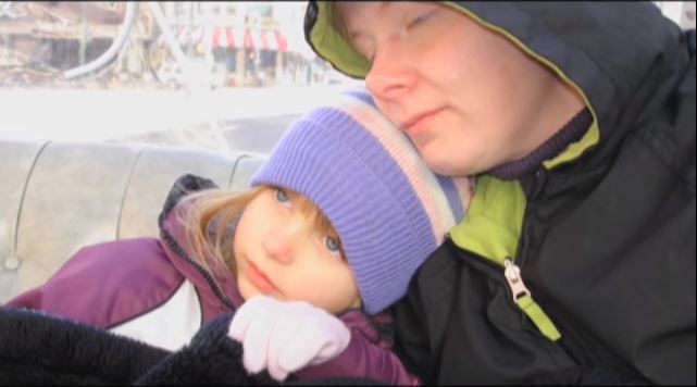 Dziewczynka zmarła mając 6 lat. 3 dni po śmierci w jej szufladzie mama odkryła sekretną rzecz i zalała się łzami