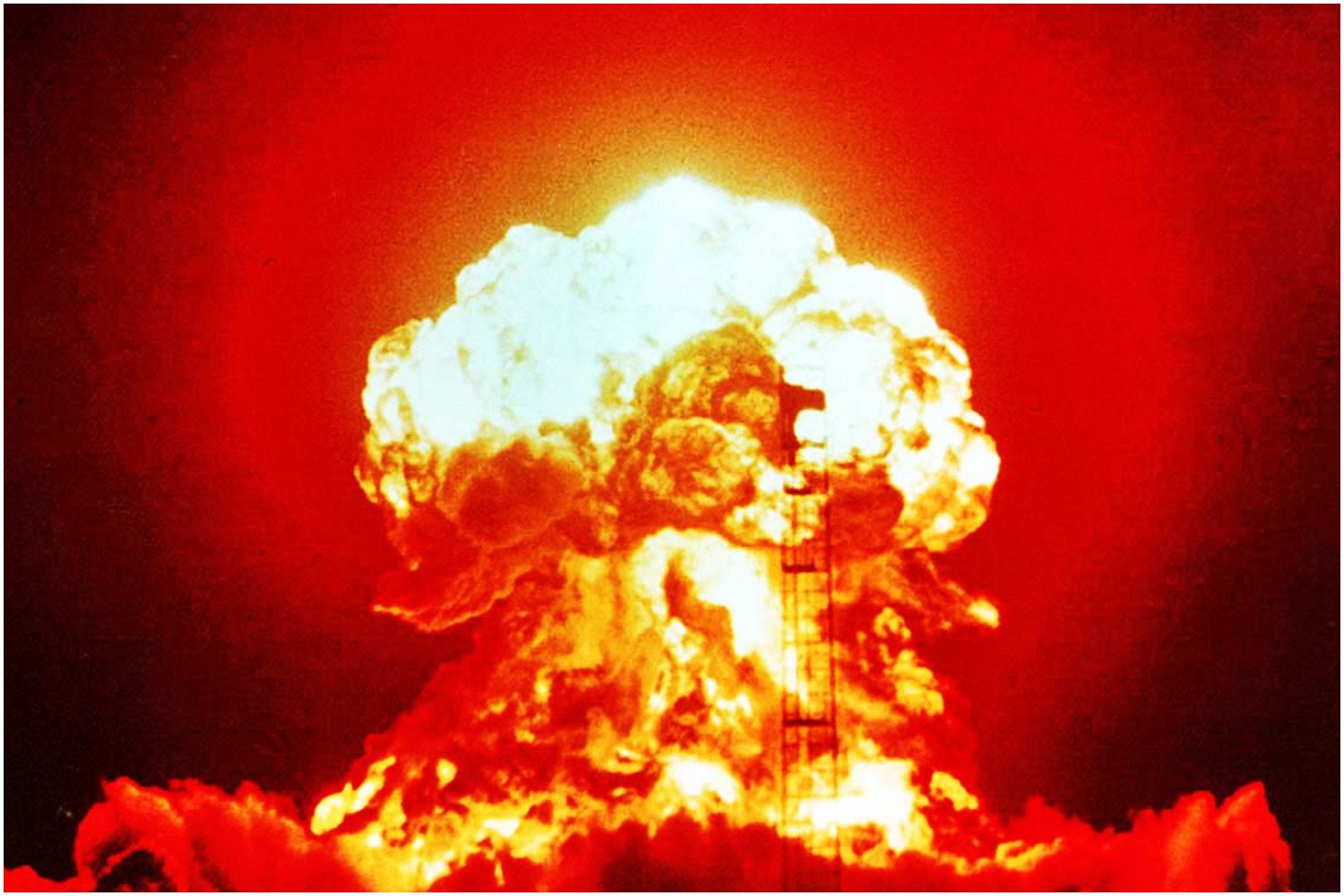 Operacja Teapot wychodzi na jaw. USA zrzuciło bombę atomową na 8