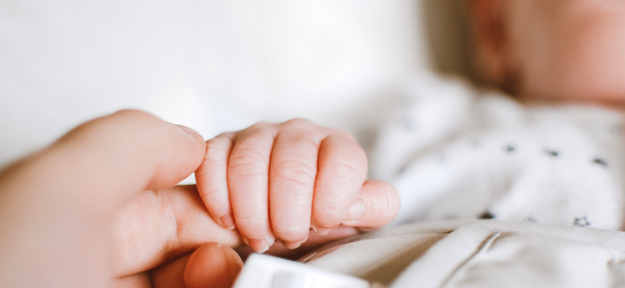 Ksiądz bez serca odmówił chrztu dziecku. Ma "nieświęte" znamię na ciele