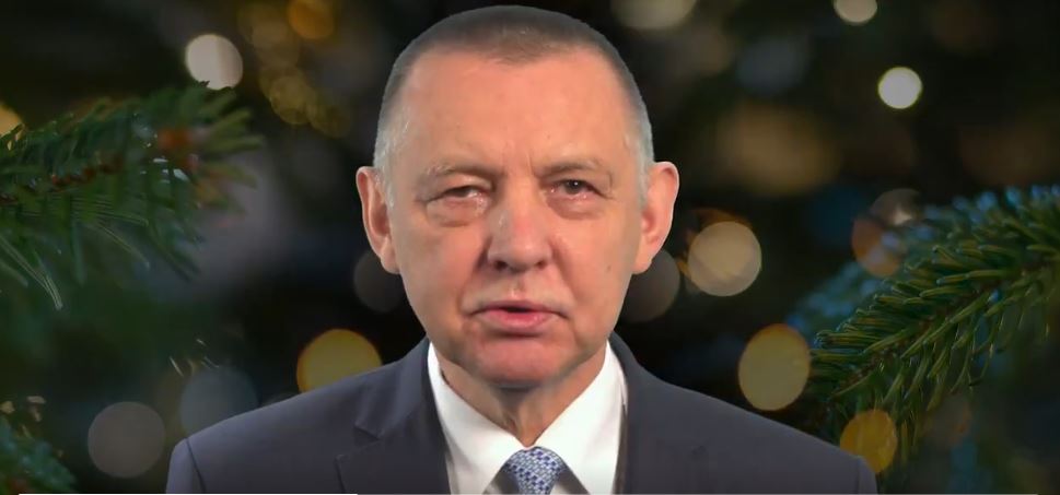 Banaś przekazał Polakom życzenia. "Niech nie zabraknie szacunku"