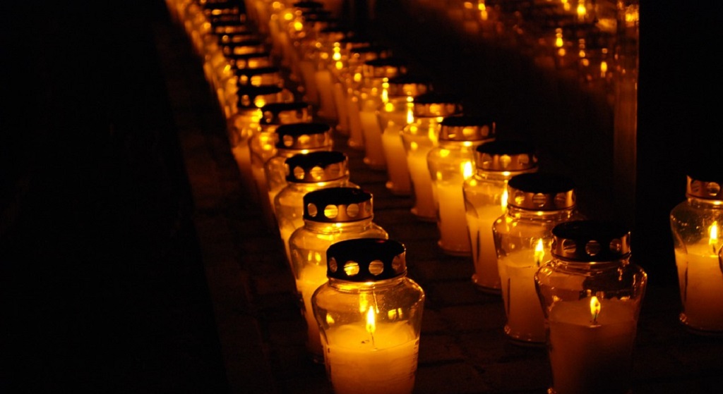 Nie mieli szans na przeżycie, strażacy mogli wynieść tylko ich ciała. Media obiegły wiadomości o wigilijnej tragedii