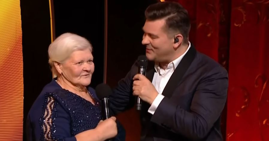 Mama Zenka Martyniuka niespodziewanie złapała za mikrofon na antenie TVP. Niezwykłe wydarzenia na scenie