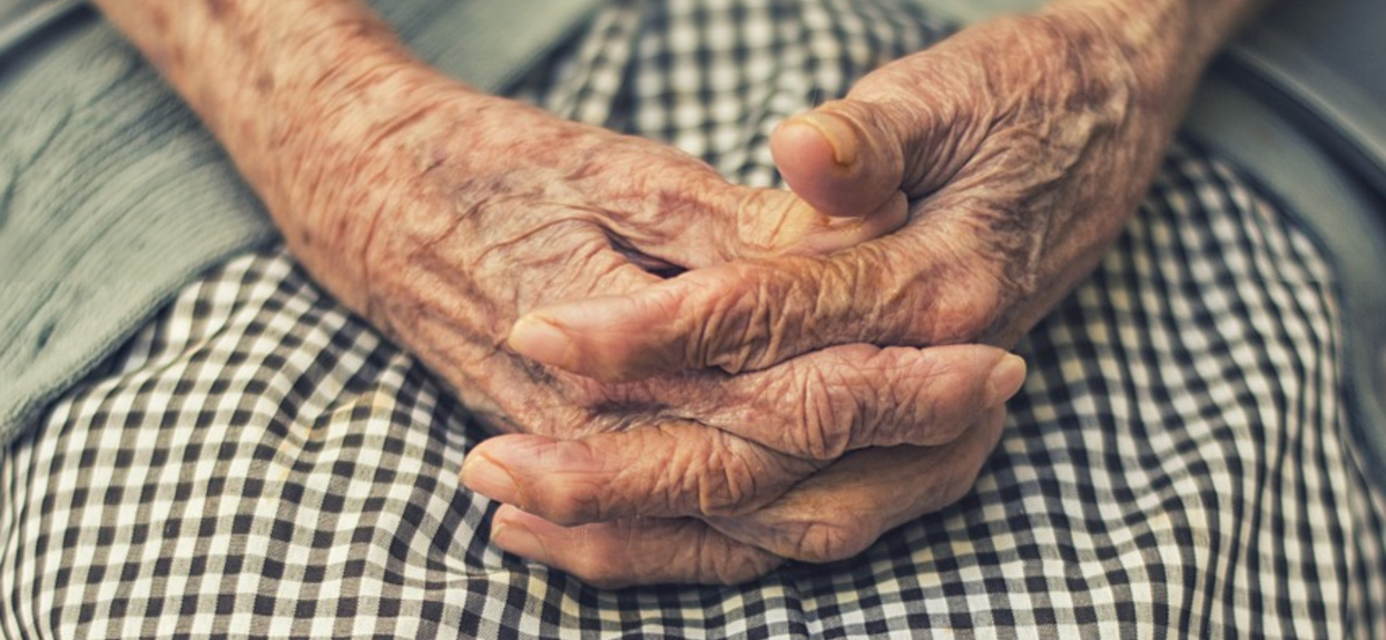 Seniorka dostała oburzający list od księdza. "Jest pani winna 400 zł dobrowolnej ofiary na kościół"