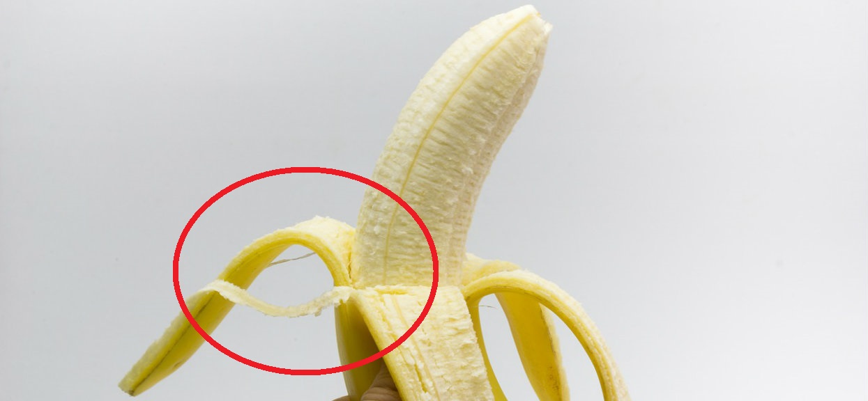 Pozbywasz się białych nitek z bananów? Przestaniesz, kiedy dowiesz się, jaką pełnią funkcję
