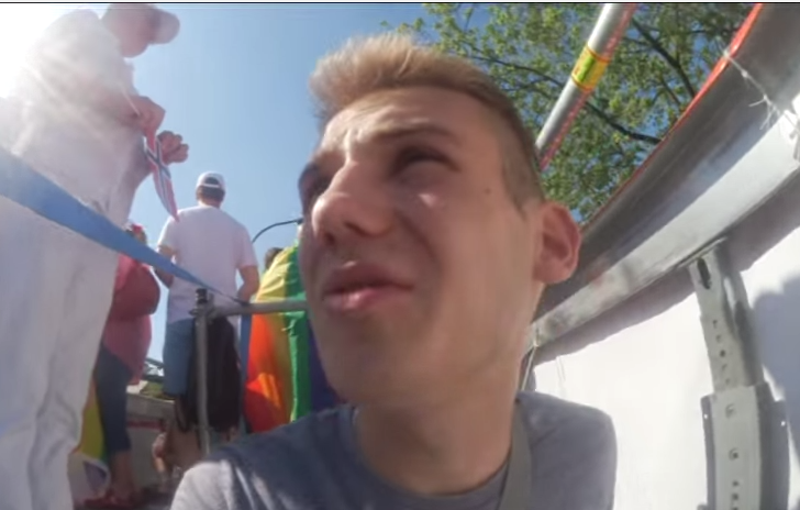 Burza po filmie. Wszedł na homo-platformę i wyzywał gejów