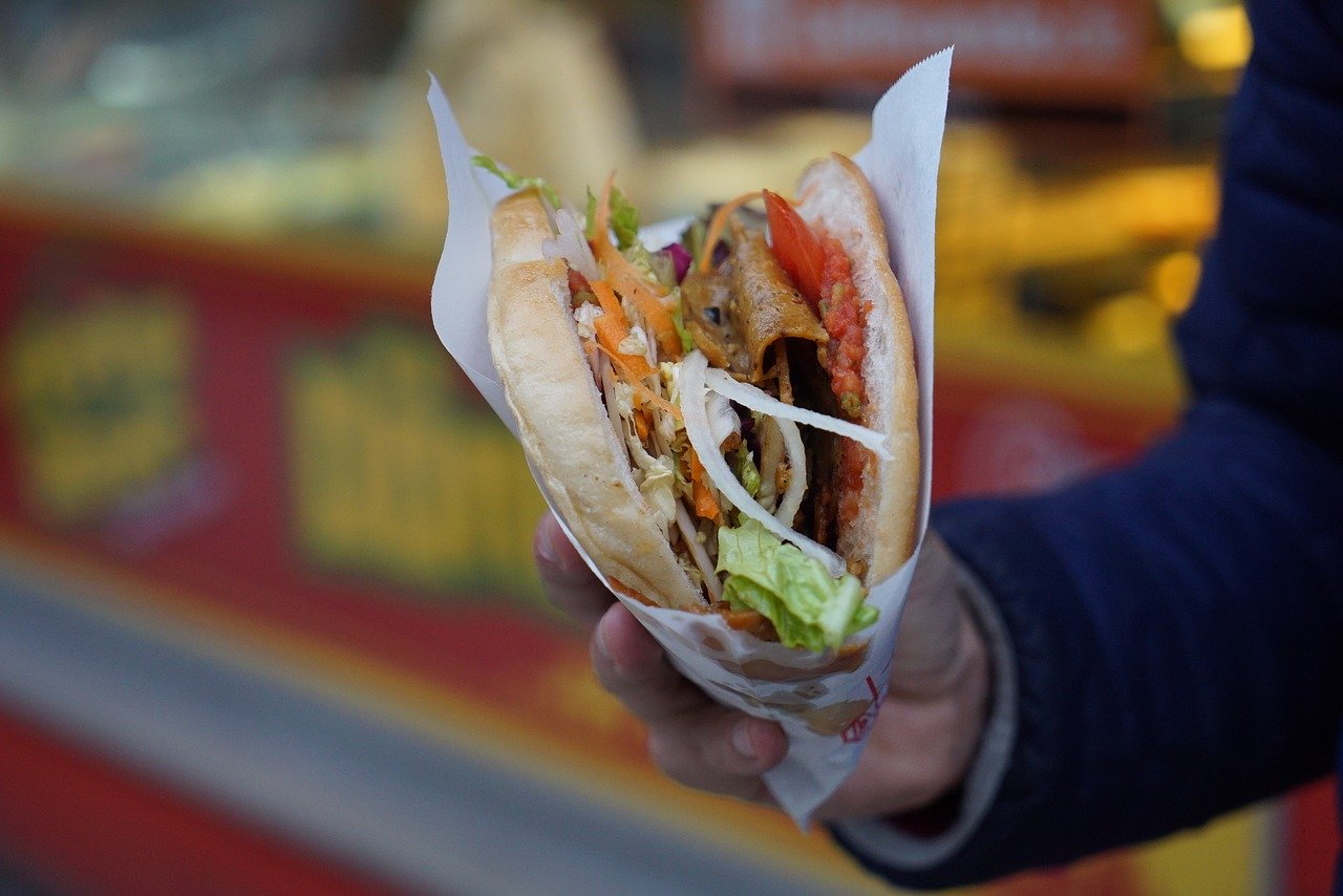 W nocy poszły na kebab. W środku dokonały porażającego odkrycia, o mały włos nie doszło do tragedii