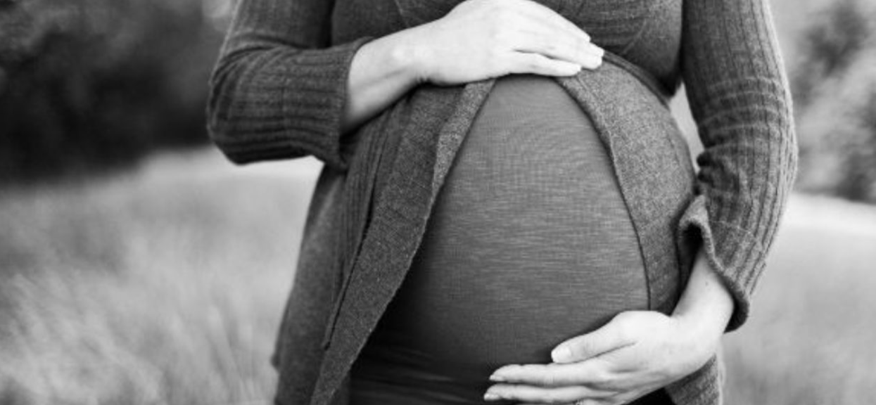 Otyła ciężarna kobieta poszła do lekarza. Usłyszała od niego słowa, po których mogła się przeżegnać