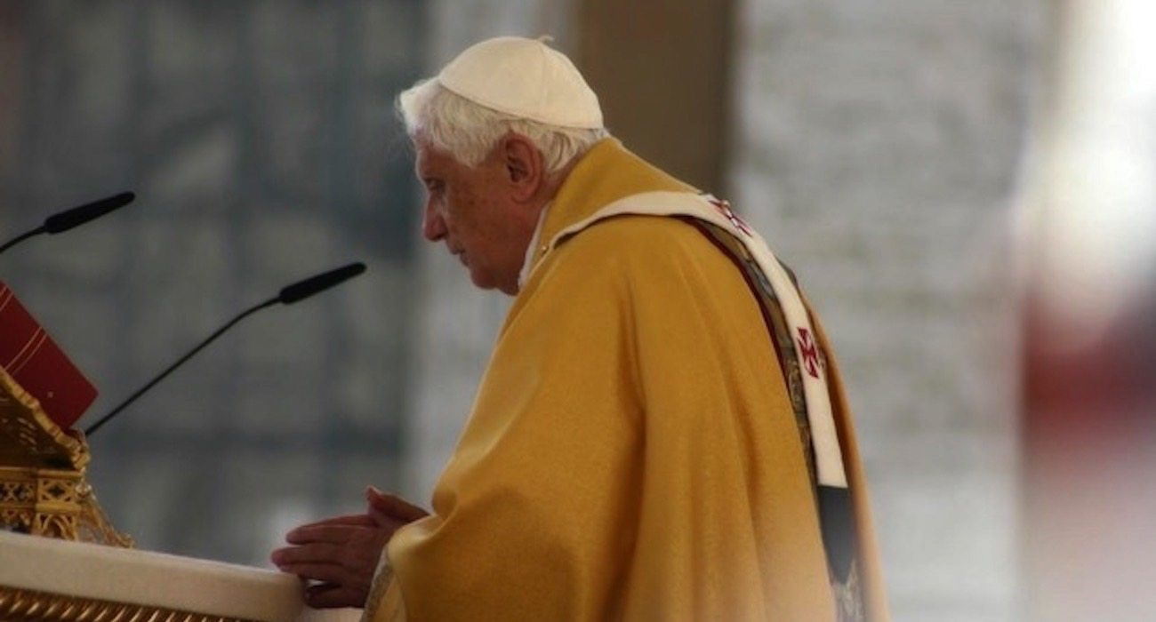Niepokojące wieści o stanie Benedykta XVI, papież stracił całą nadzieję? "Jestem u kresu życia"