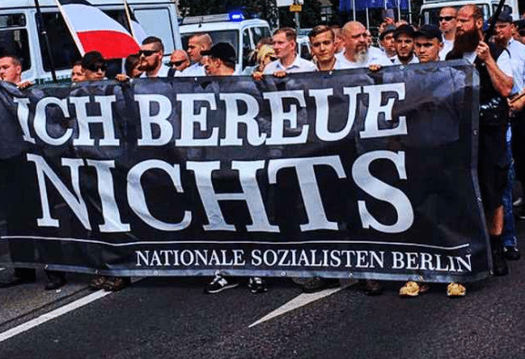Naziści powracają. Przeszli ulicami Niemiec w rocznicę śmierci Hessa (foto)