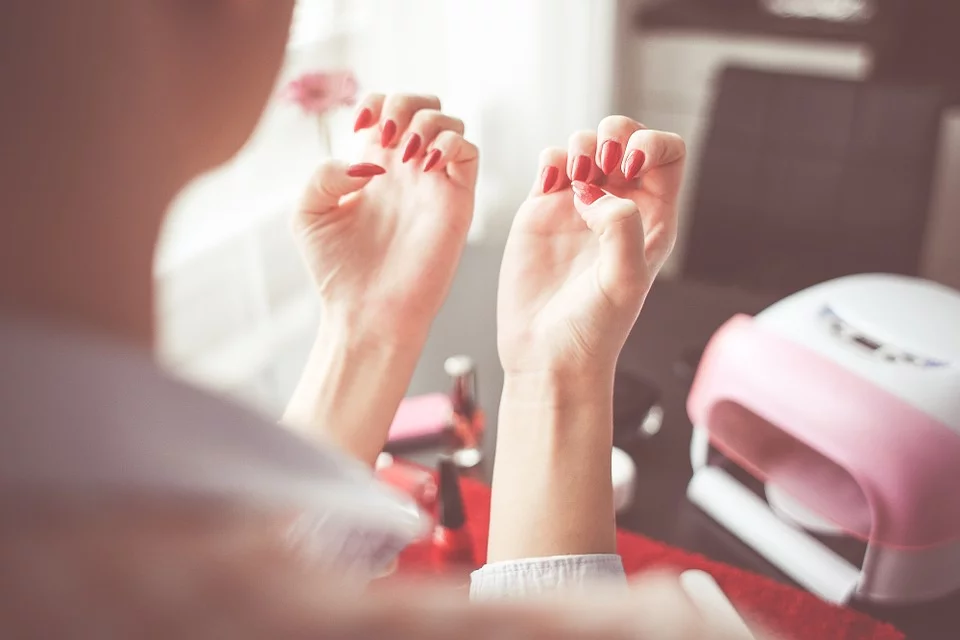 Zauważyła, że ma trochę dziwny kształt paznokci. Usłyszała diagnozę, śmiertelna choroba