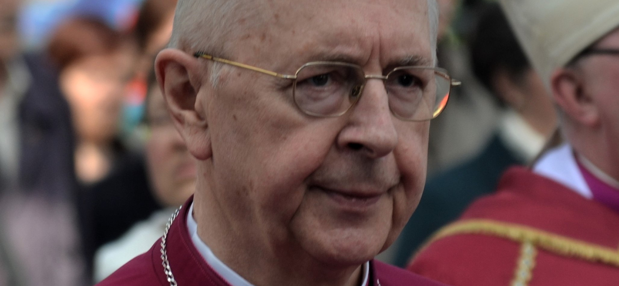 Gądecki dał mu pracę. Przez lata miał gwałcić ministranta