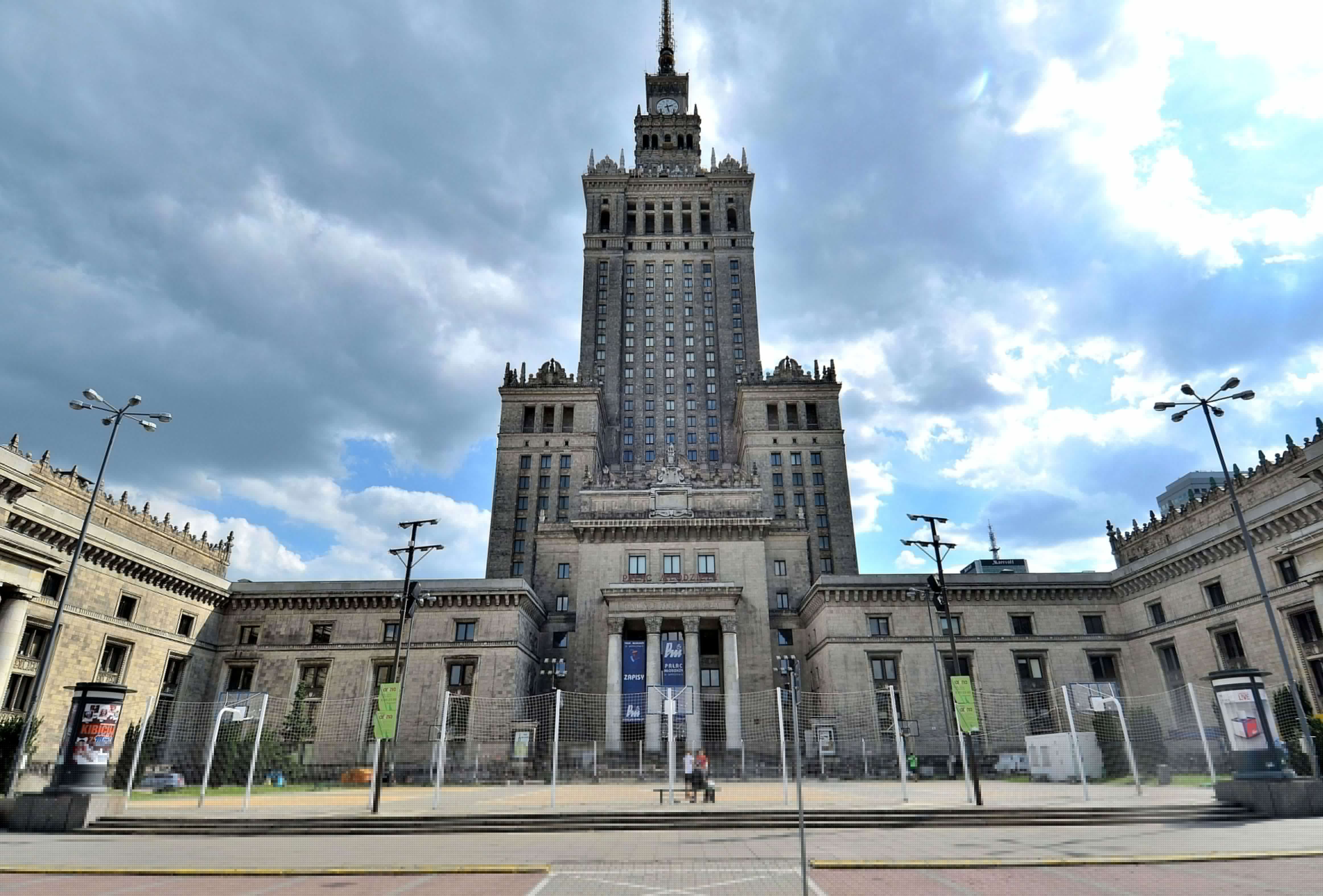 Wiemy kim jest napastnik z Warszawy. To nie Arab, ani Polak