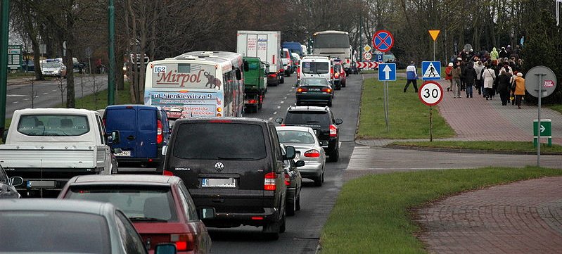Na kierowców nałożono nowy obowiązek. Jeśli się nie zastosują, zapłacą wysoką karę