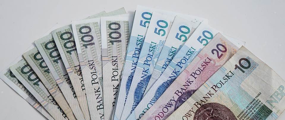 Emerytury mają zostać zwolnione z podatku. "Dużo lepsze niż trzynasta emerytura"
