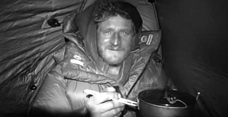 Dopiero teraz Revol ujawnia drastyczne szczegóły dramatu Mackiewicza. Porażające, tylko dla ludzi o nerwach ze stali
