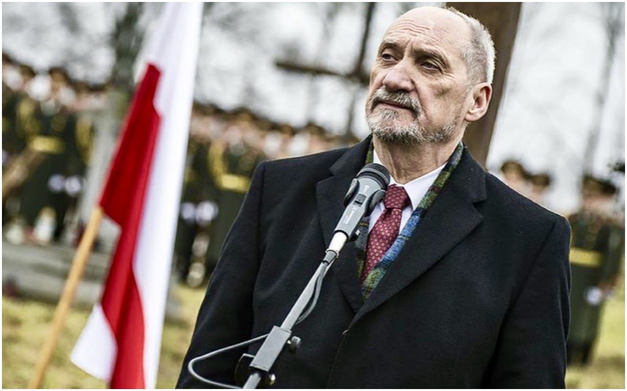 Skandal w czasie obchodów II WŚ. Macierewicz wysłał wojsko przeciwko harcerzom (video)