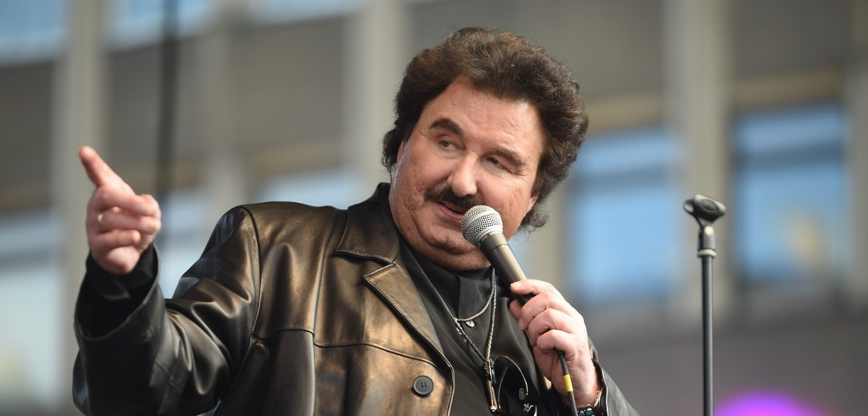 Krzysztof Krawczyk ma poważne problemy. Konieczna była operacja, teraz ratuje się za wszelką cenę