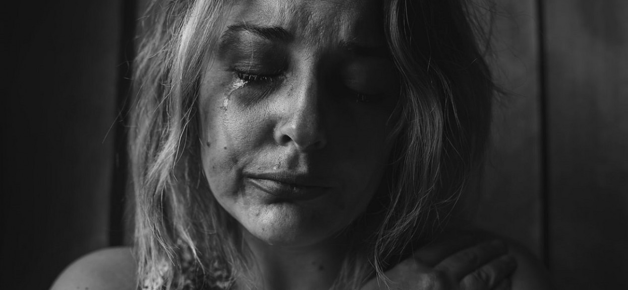 Przez lata bez opamiętania bił i molestował własne córki. W końcu nie wytrzymały, dokonały okrutnej zemsty