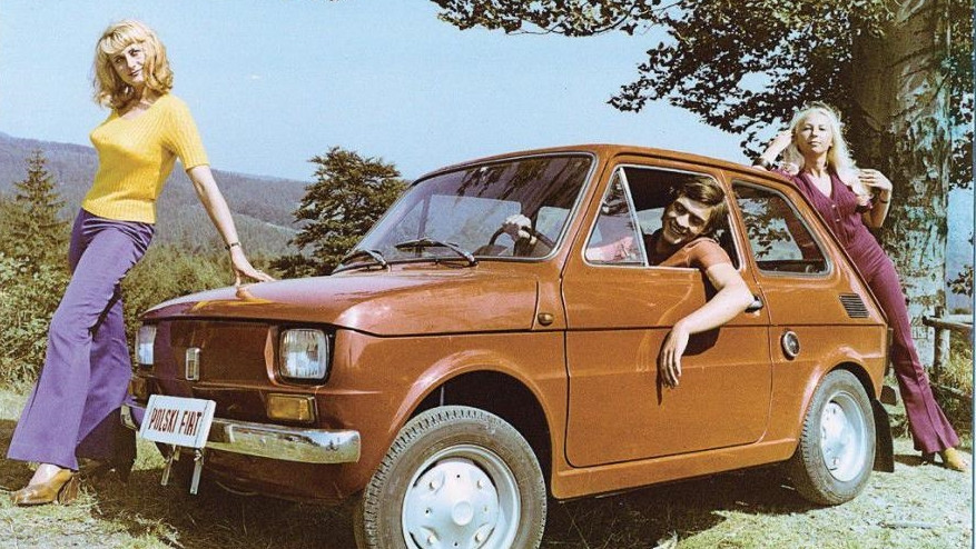 Fiat 126p niby tak mały, a wielodzietna rodzina jechała