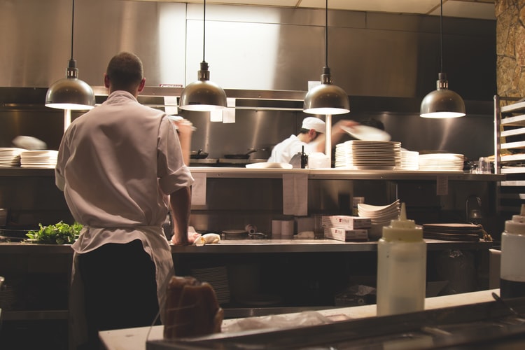 Zamówiła w restauracji kolację za ponad 2000 złotych. Gdy zobaczyła zawartość talerza, chciało się jej płakać