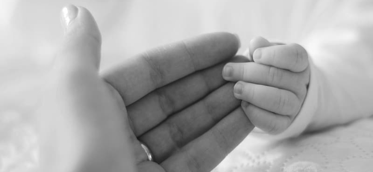 Kiedy mama zobaczyła buzię noworodka, pobladła. Lekarze podczas porodu okropnie skrzywdzili jej dziecko