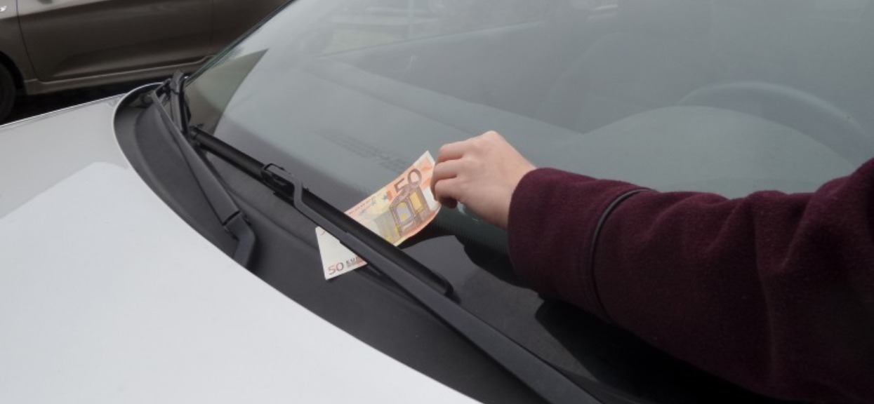 Zobaczyłeś banknot za wycieraczką? Jesteś w wielkim niebezpieczeństwie