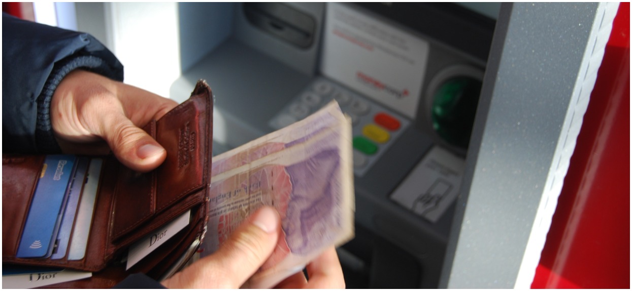 Fatalne informacje dla klientów, popularny bank będzie zamykał swoje placówki. Lepiej się przygotować