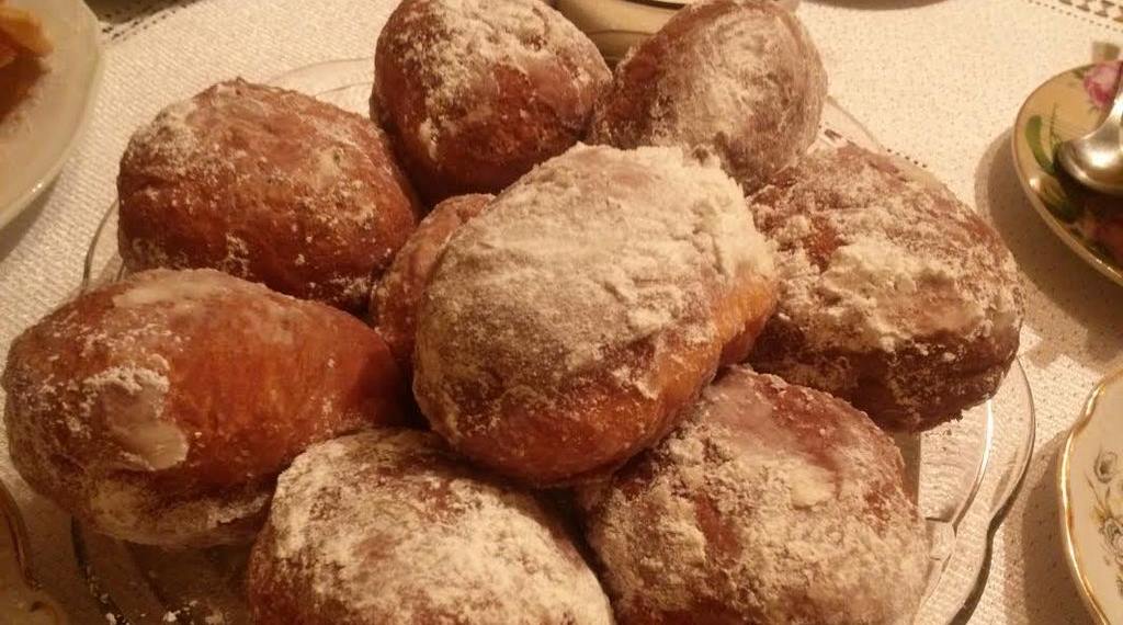 Jak zrobić pączki, które będą świeże przez długi czas? Najlepsze metody naszych babć, dzięki którym pamiętamy rewelacyjny smak