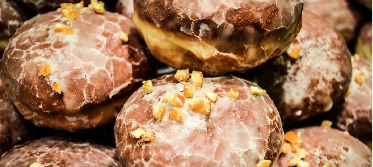 Domowe pączki są prostsze do zrobienia niż myślisz. Cytryno-serowe zrobią furorę w tłusty czwartek