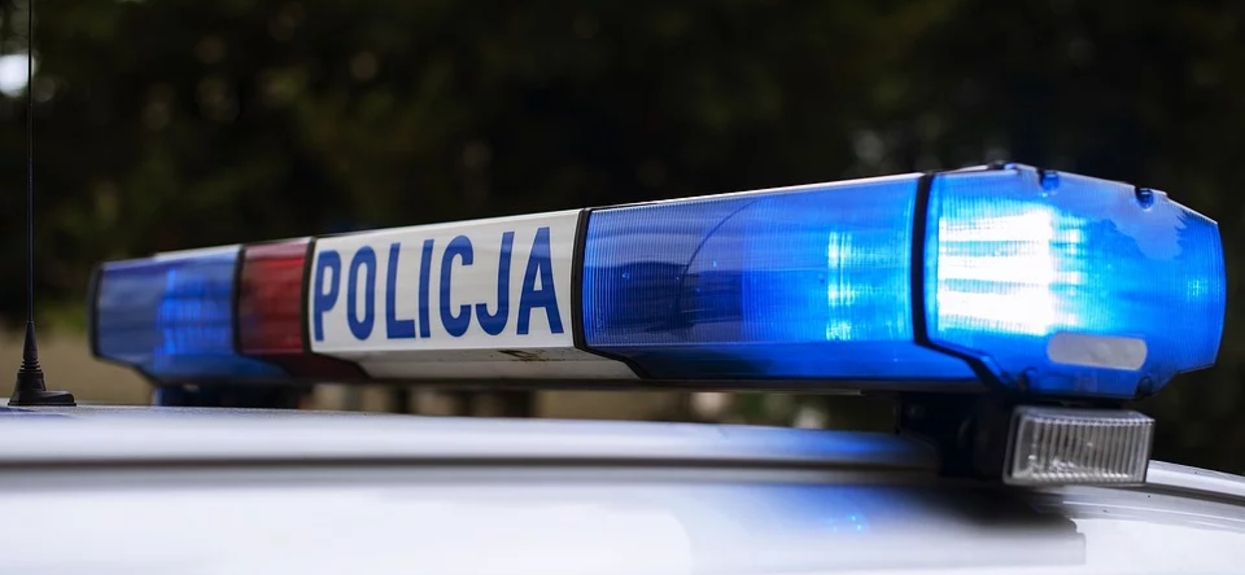 Policja błaga o pomoc, szukają kilku mężczyzn. Dopuścili się karygodnego czynu w samym sercu polskiego miasta