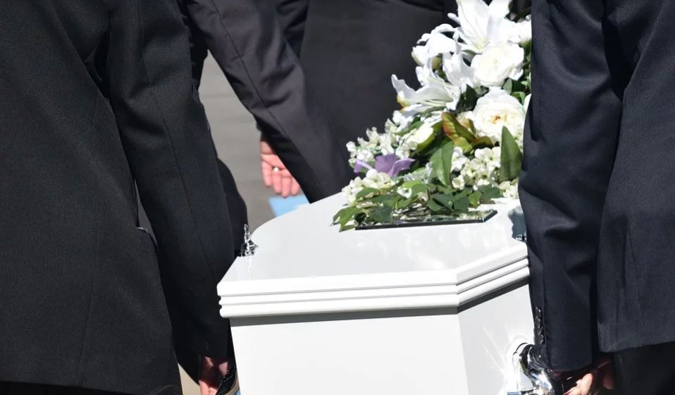 Skandal jakich mało. Polski Kościół ustalił horrendalne ceny za pogrzeb, niektórzy nie zarobią tyle w ciągu całego roku